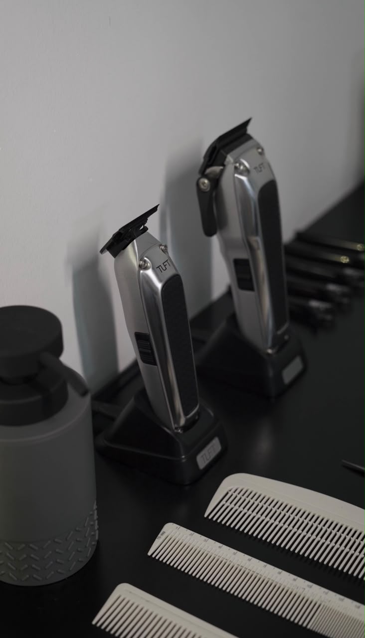 Precision trimmers and combs on the workstation